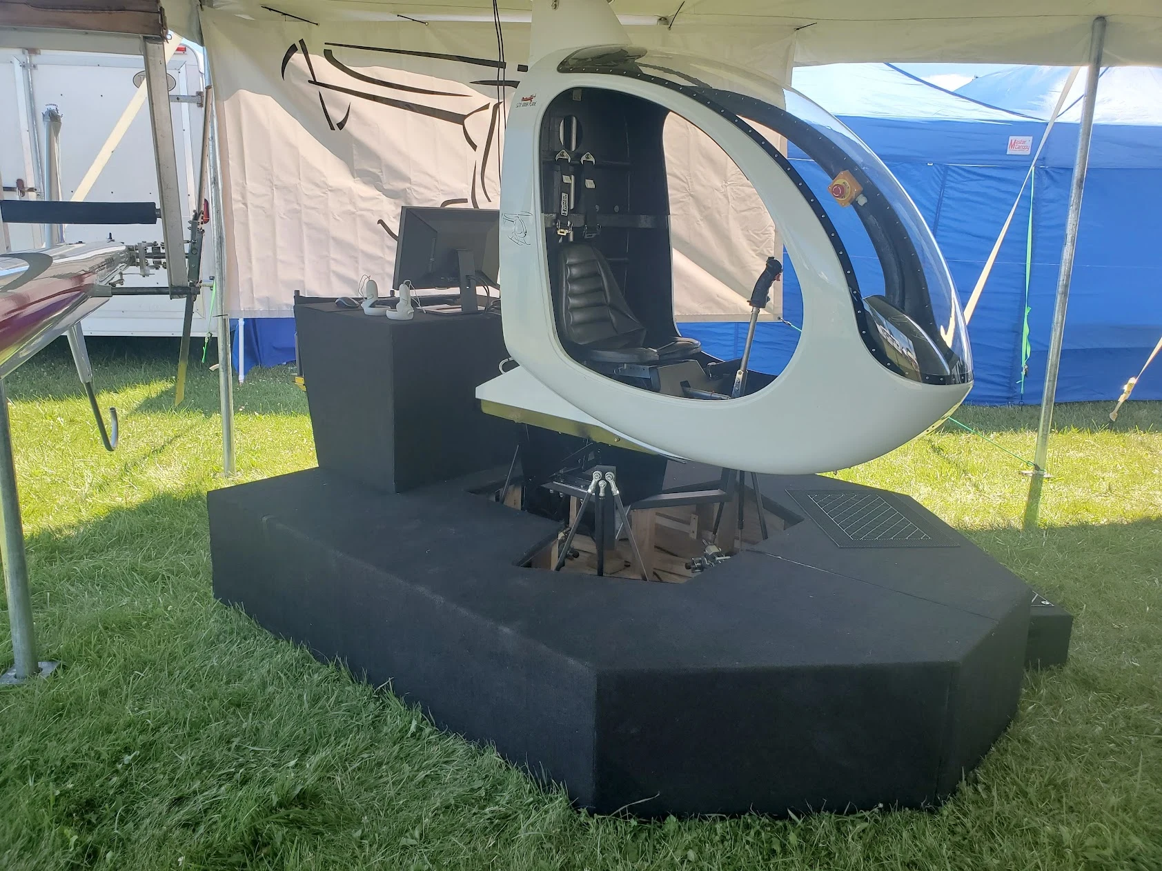 Helicopter cockpit on a motion platform